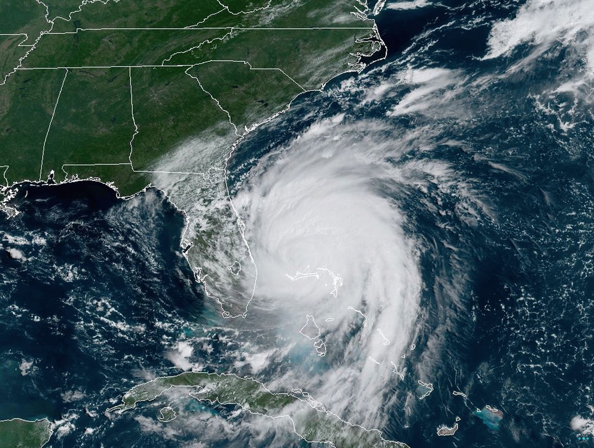 Dorian अपने संगठन का एक बहुत कुछ खो दिया है, जैसा कि इस मंगलवार में देखा जा सकता है  morning satellite image.